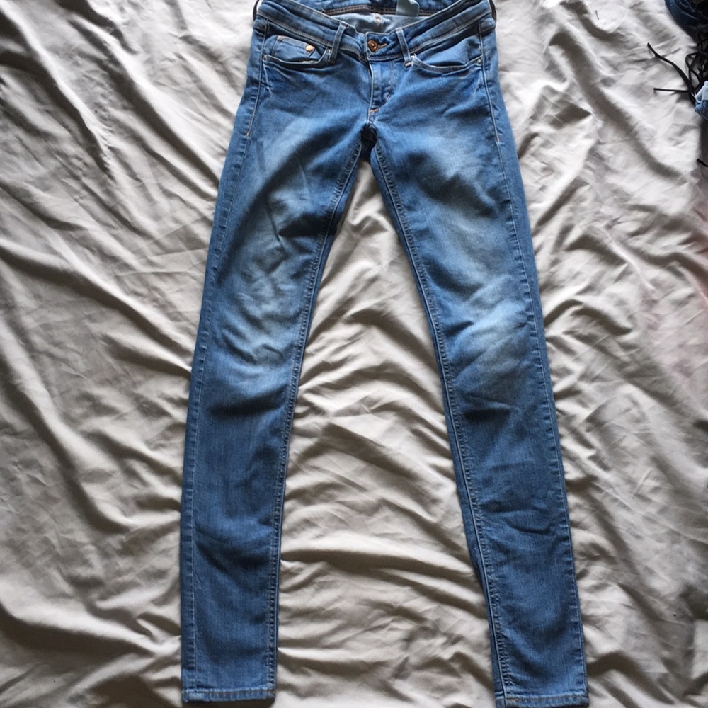 Low waisted skinny jeans